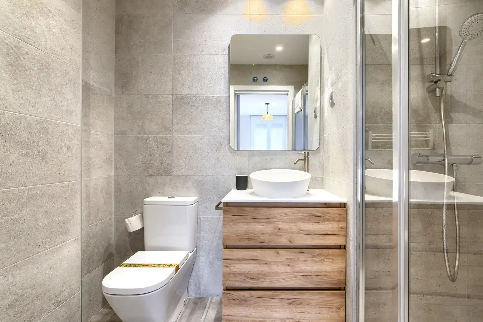 Baño de Piso de alquiler en Galdakao con Calefacción, Amueblado y Horno