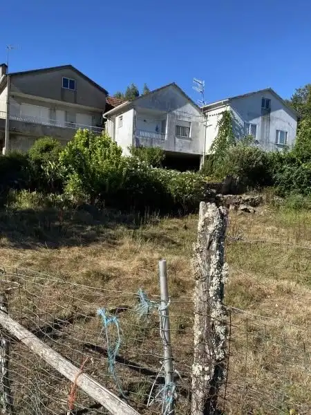 Casa adosada en venda en Crecente amb Calefacció, Traster i Moblat