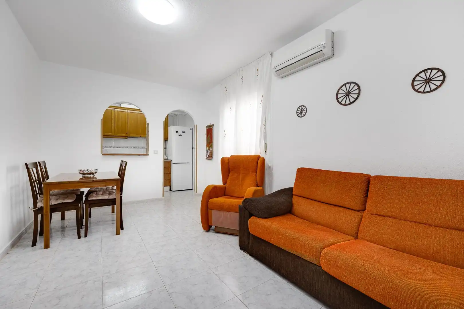 Sala d'estar de Apartament en venda en Torrevieja amb Aire condicionat, Jardí privat i Terrassa
