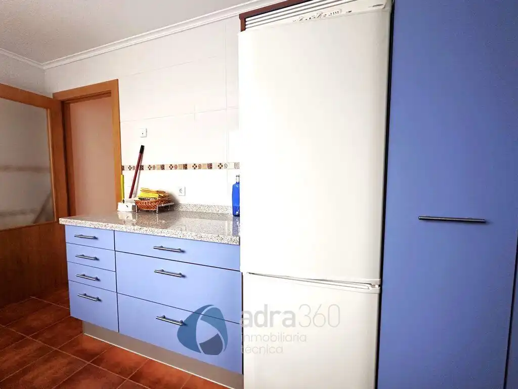 Cuina de Casa o xalet en venda en Cirueña amb Calefacció, Jardí privat i Terrassa