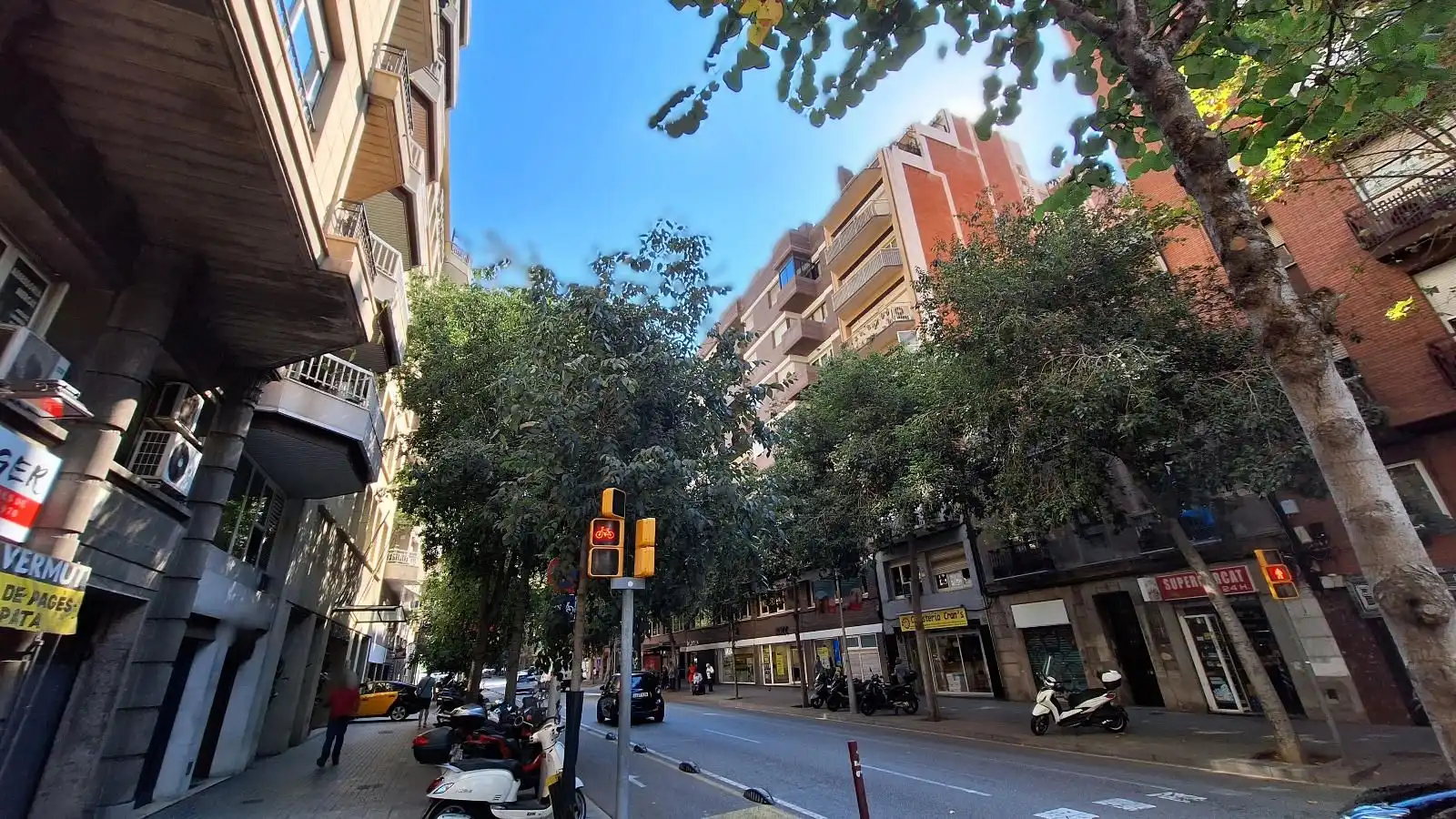 Exterior view of Flat for rent in Eixample