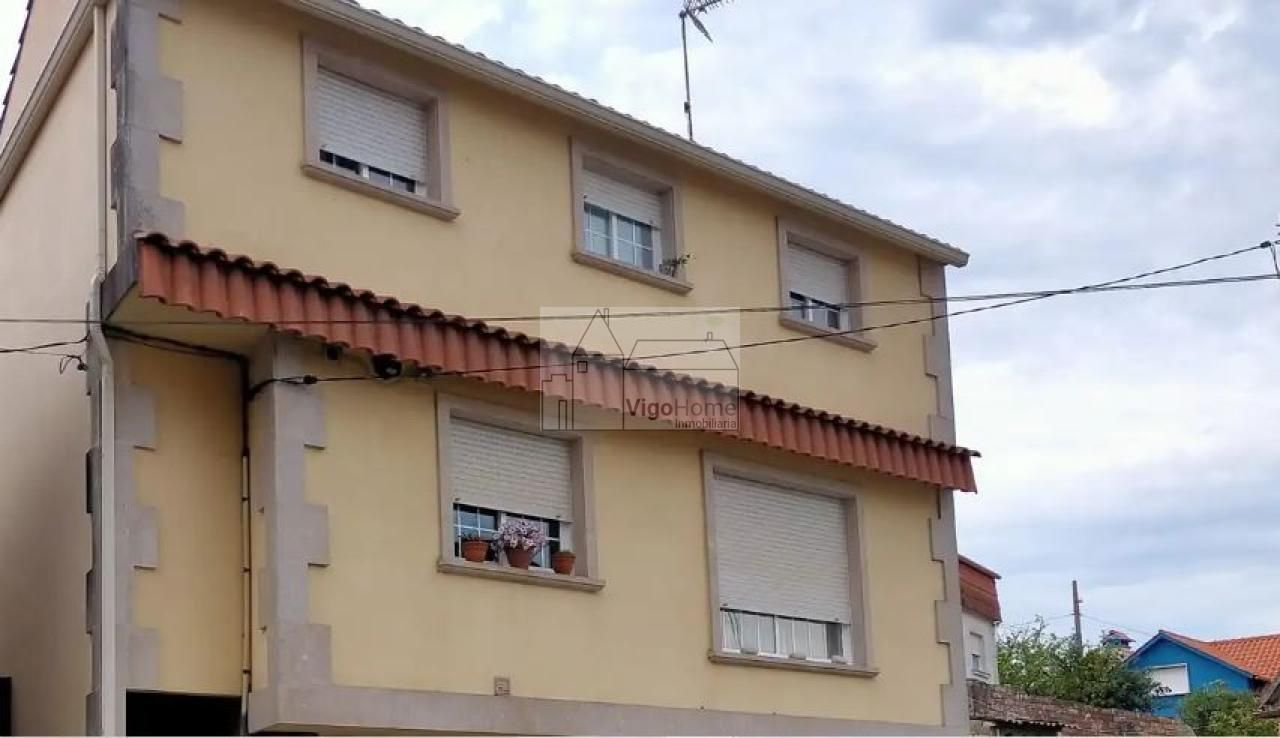 Vista exterior de Casa o xalet en venda en Cangas  amb Calefacció