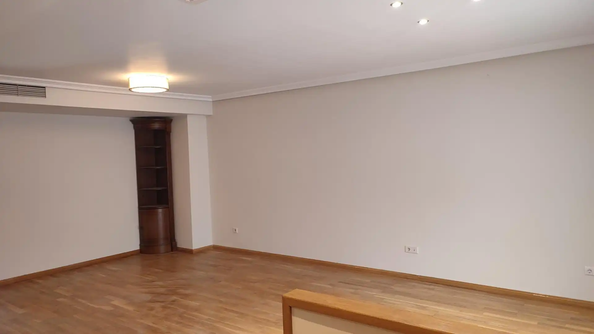 Sala de estar de Casa adosada de alquiler en Zaragoza con Aire acondicionado, Calefacción y Jardín privado