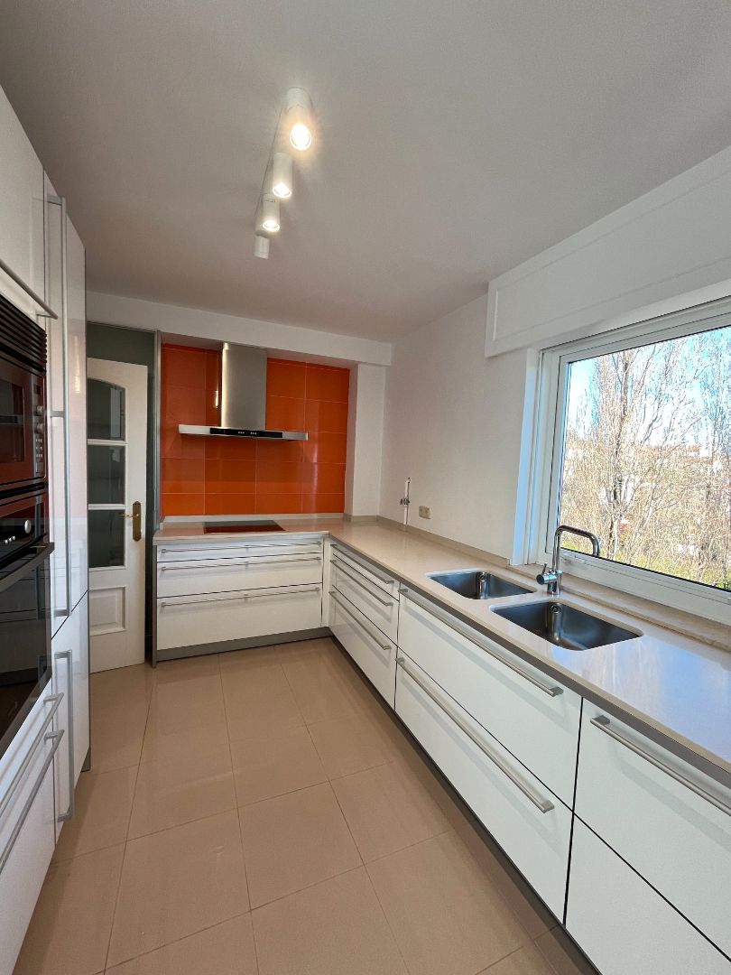 Kitchen of Duplex to rent in Santiago de Compostela   with Heating, Parquet flooring and Terrace
