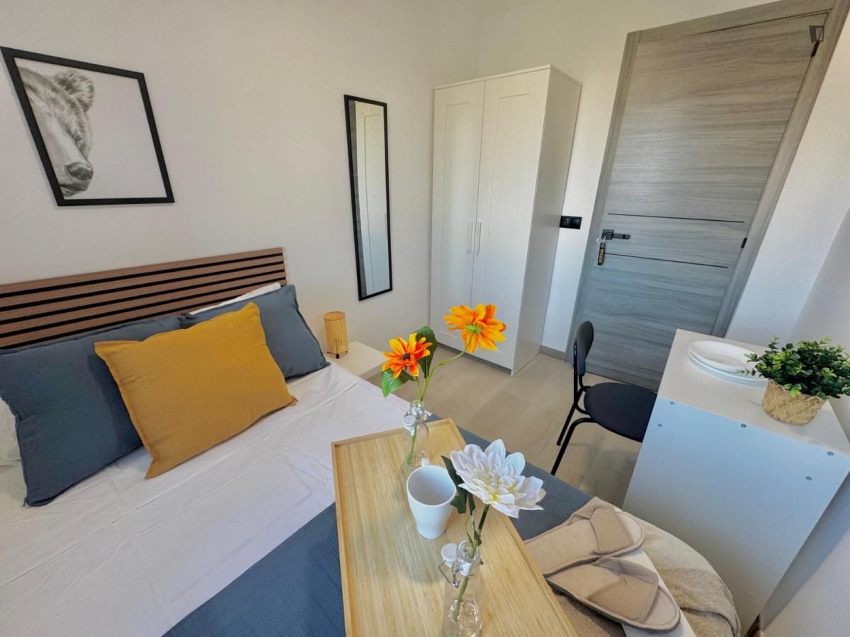 Dormitori de Apartament per a compartir en Fuenlabrada amb Moblat, Forn i Rentadora