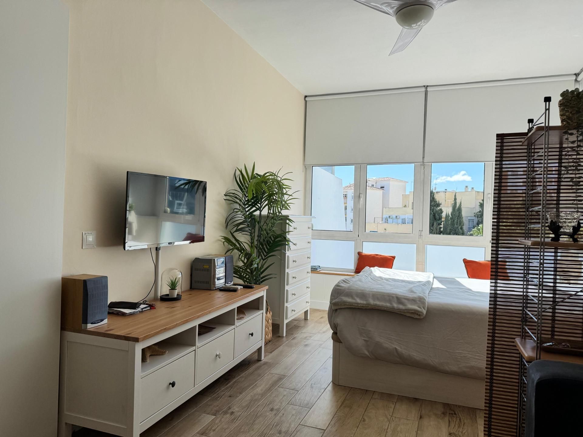Study to rent in Avenida de Isabel Manoja, Manantiales - Estación de Autobuses