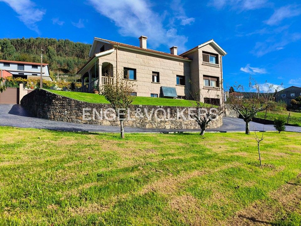Vista exterior de Casa o xalet en venda en Cotobade amb Calefacció, Jardí privat i Parquet