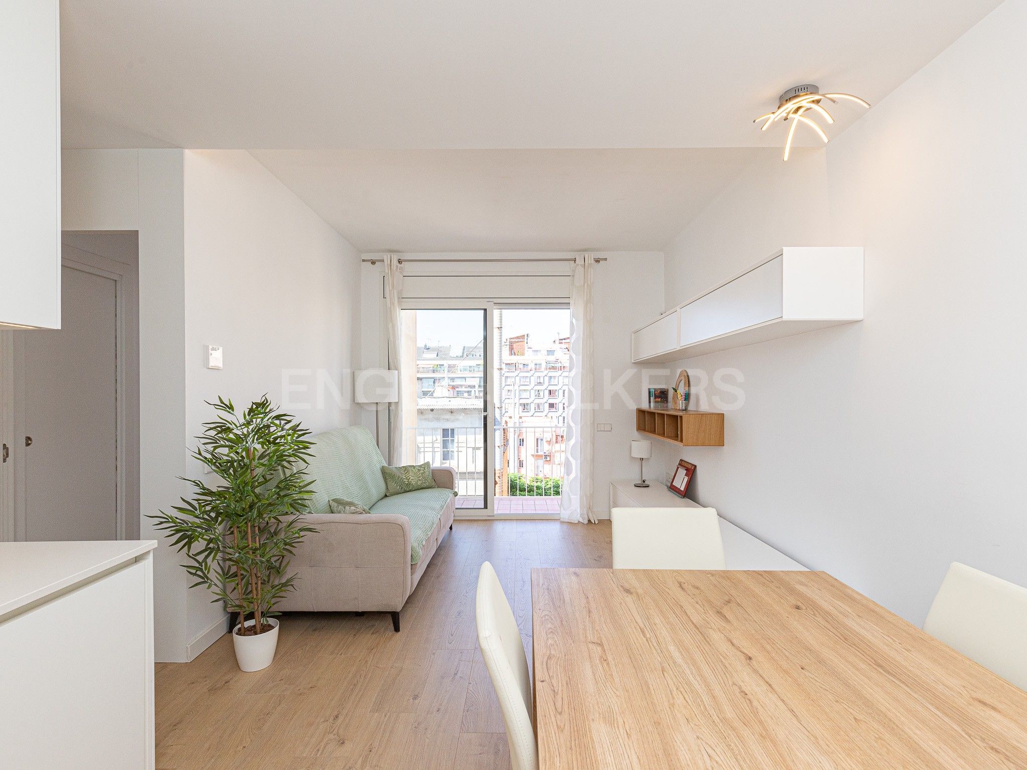 Sala d'estar de Apartament de lloguer en  Barcelona Capital amb Aire condicionat, Calefacció i Piscina