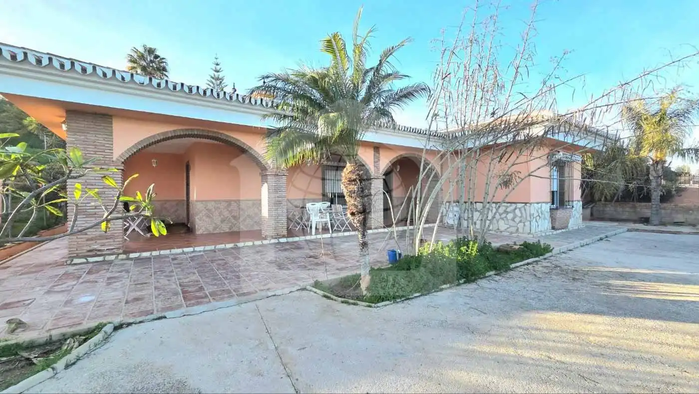 Vista exterior de Casa o chalet en venta en Alhaurín de la Torre con Jardín privado