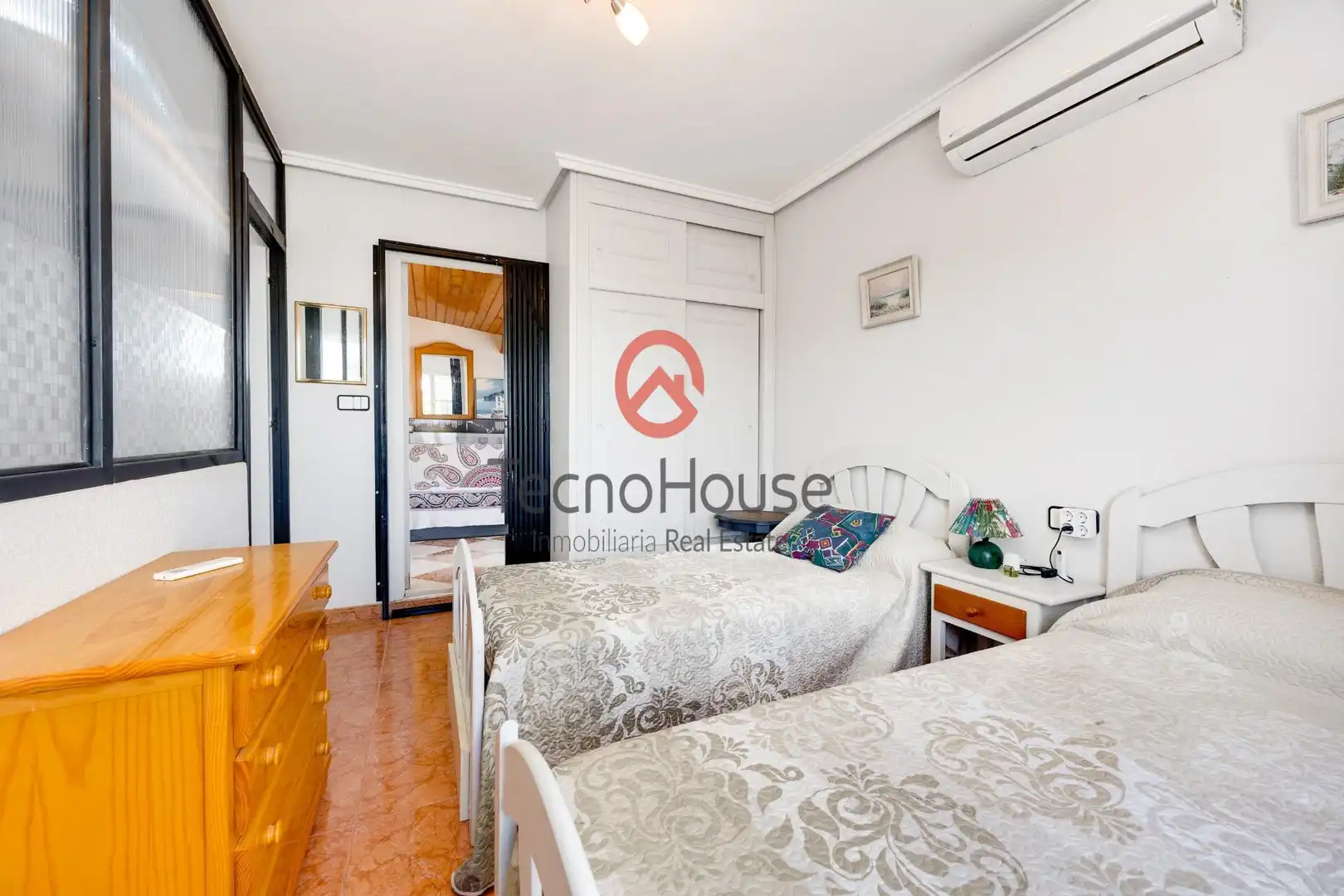 Habitación de Casa adosada en venta en Orihuela con Aire acondicionado, Jardín privado y Amueblado