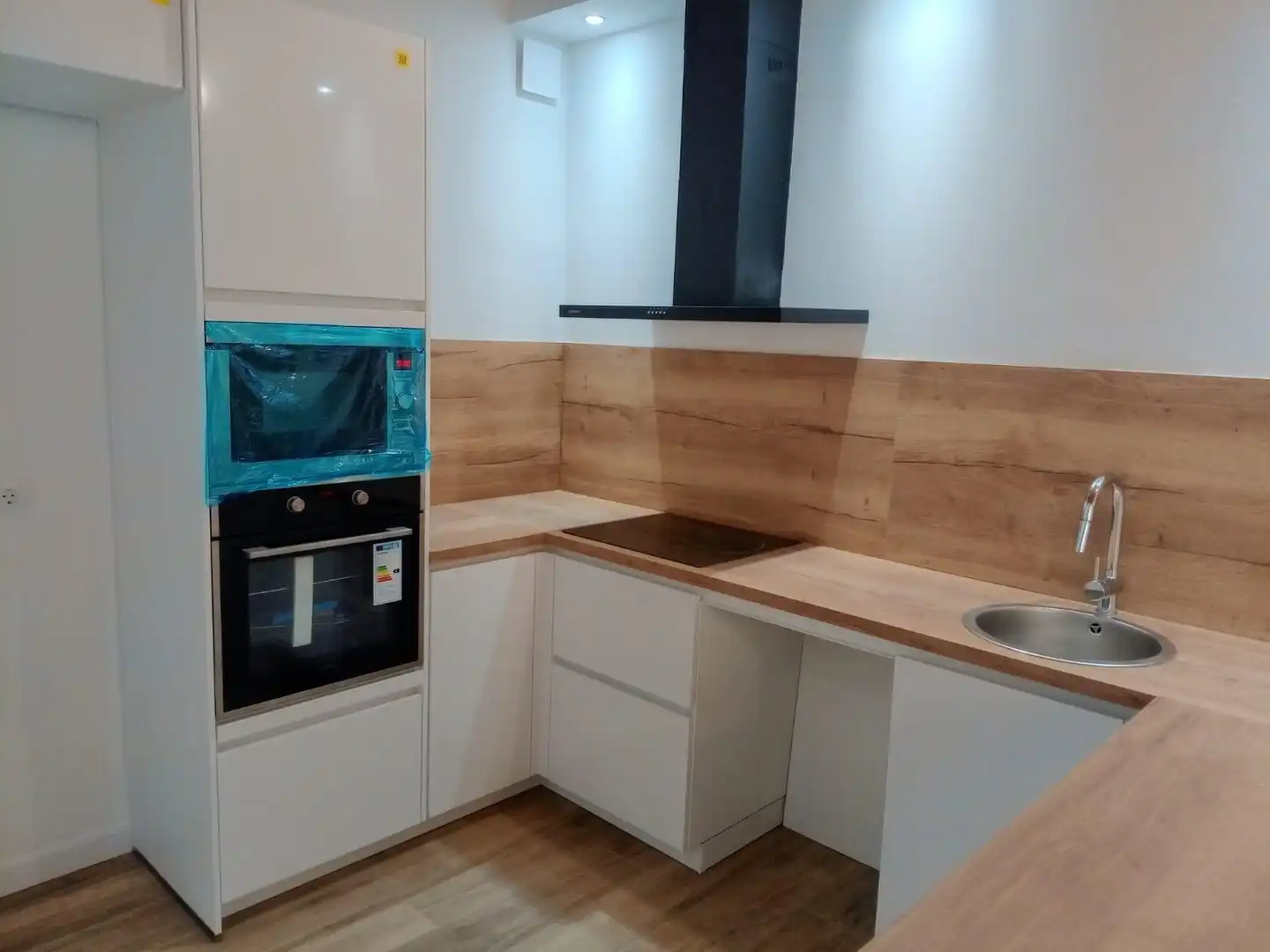 Cuina de Pis en venda en Vilafranca del Penedès amb Parquet, Terrassa i Balcó