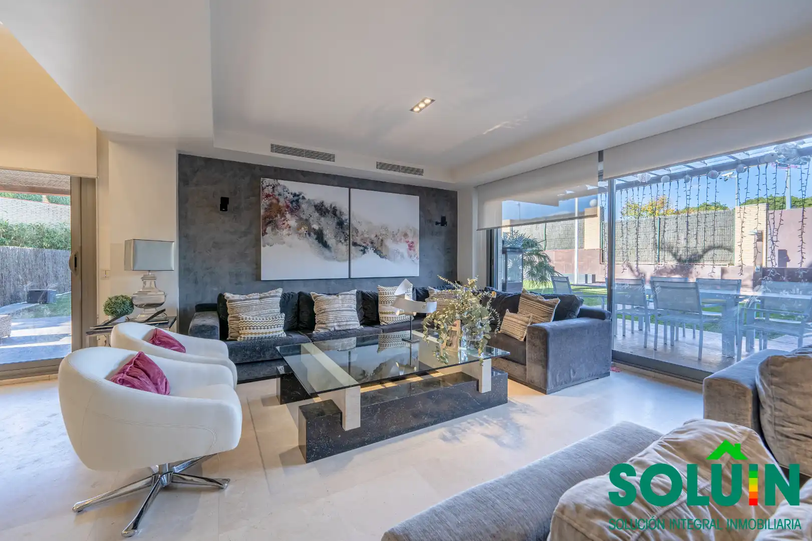 Living room of Houses for sale in Pozuelo de Alarcón  with Air Conditioner, Heating and Private garden