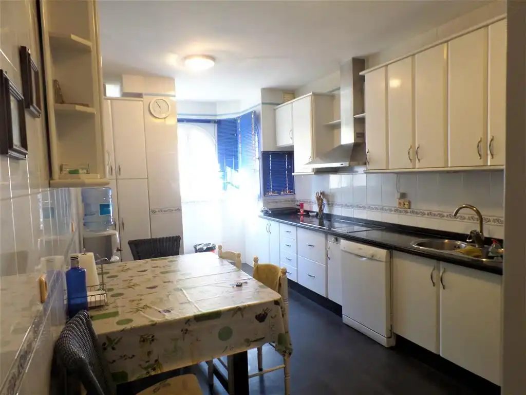 Küche von Maisonette zum Verkauf in Fuengirola mit Klimaanlage, Terrasse und Gemeinschaftspool