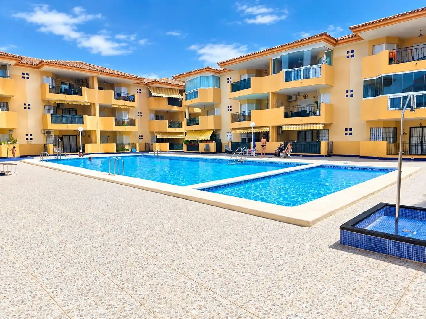Piscina de Pis en venda en Los Alcázares amb Piscina comunitària