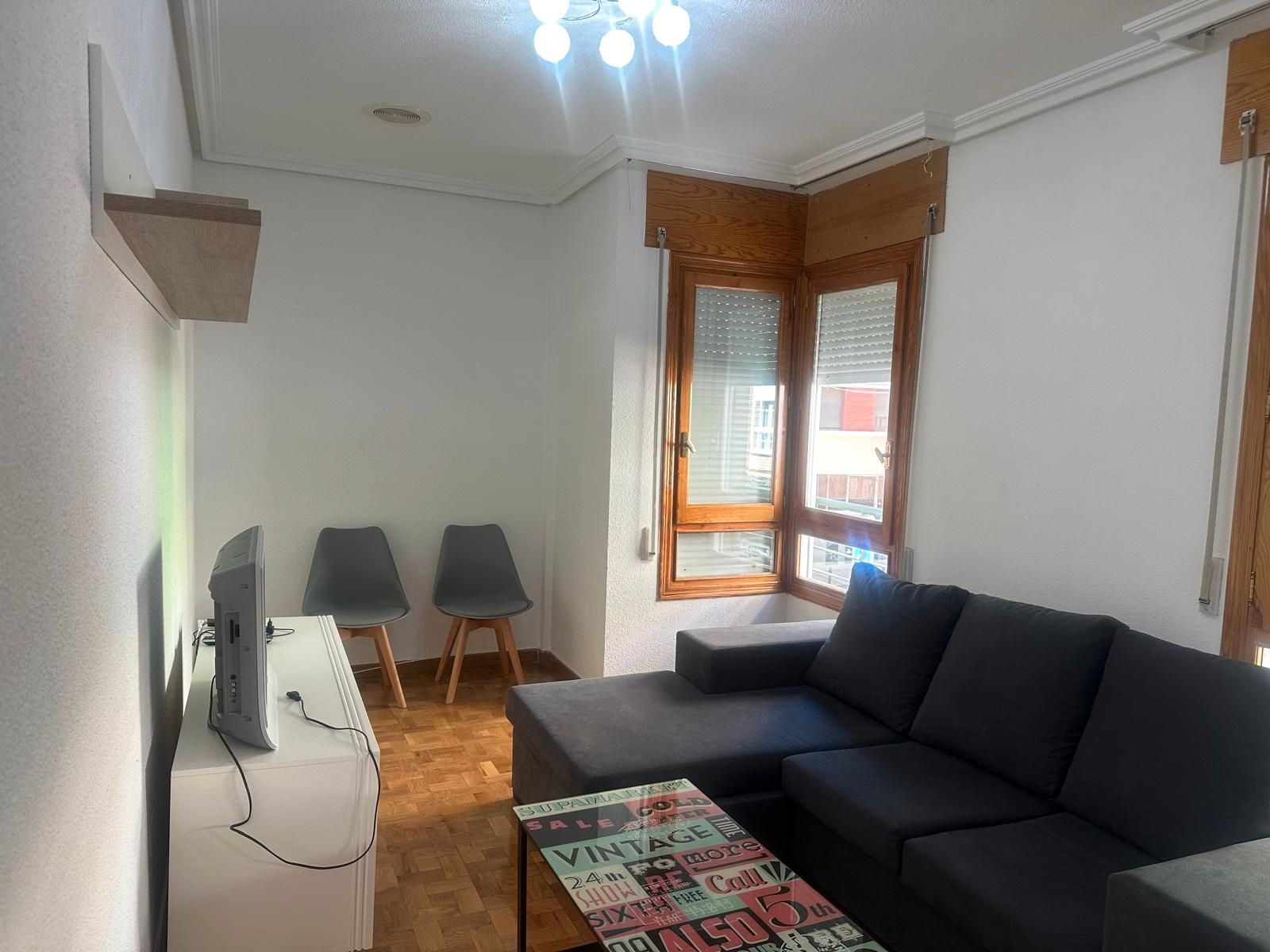 Sala de estar de Apartamento de alquiler en Ciudad Real Capital con Calefacción, Amueblado y Balcón