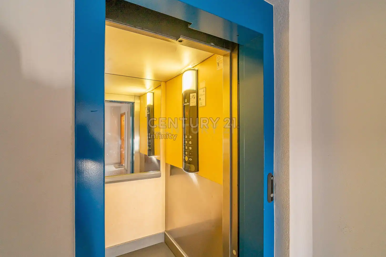 Apartamento en venta en Estepona con Jardín privado, Horno y Piscina comunitaria