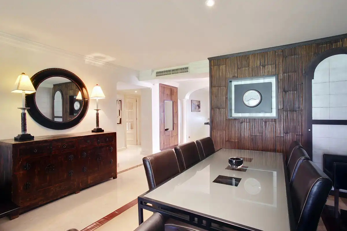 Esszimmer von Erdgeschoss zur Miete in Marbella mit Klimaanlage, Terrasse und Schwimmbad