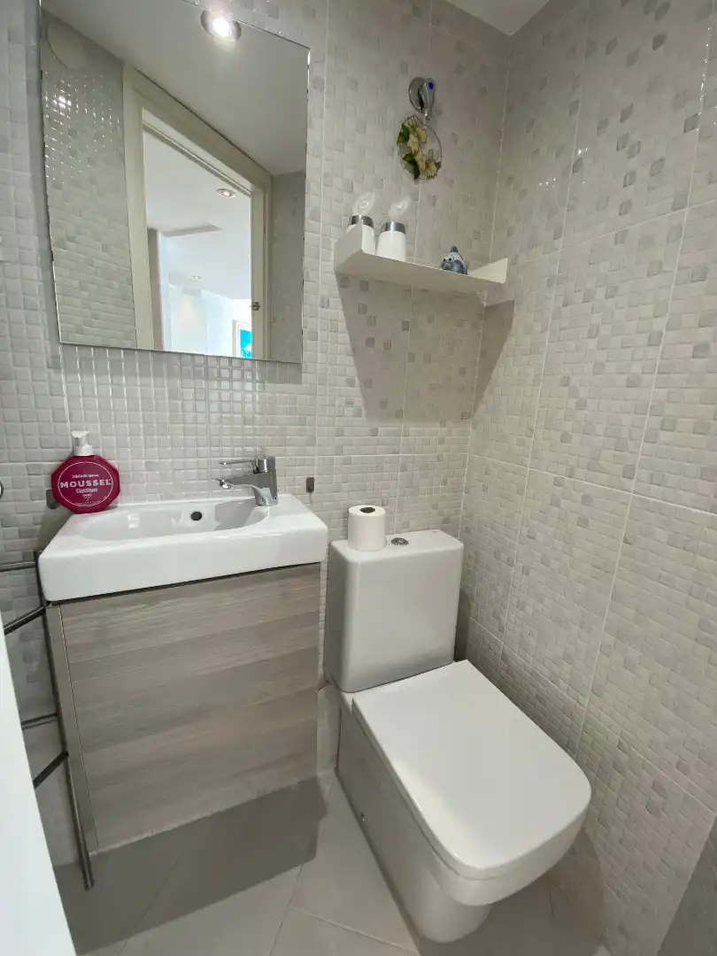 Baño de Apartamento en venta en Calonge i Sant Antoni con Terraza, Amueblado y Horno