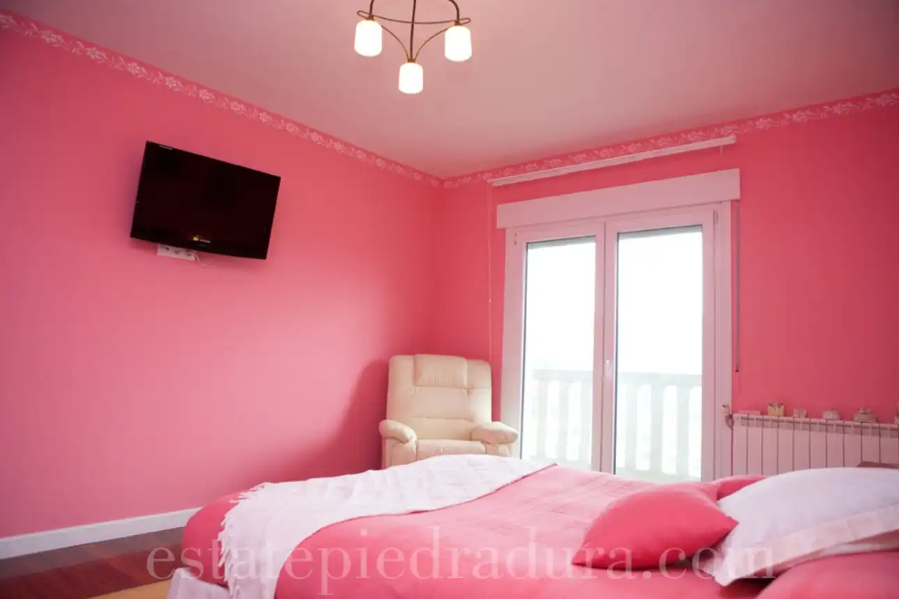 Habitación de Casa o chalet en venta en Pontevedra Capital  con Calefacción, Jardín privado y Terraza
