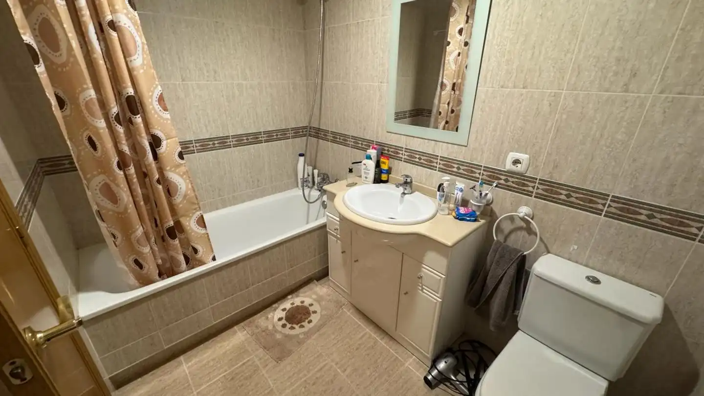Baño de Planta baja de alquiler en Paterna con Aire acondicionado, Terraza y Amueblado