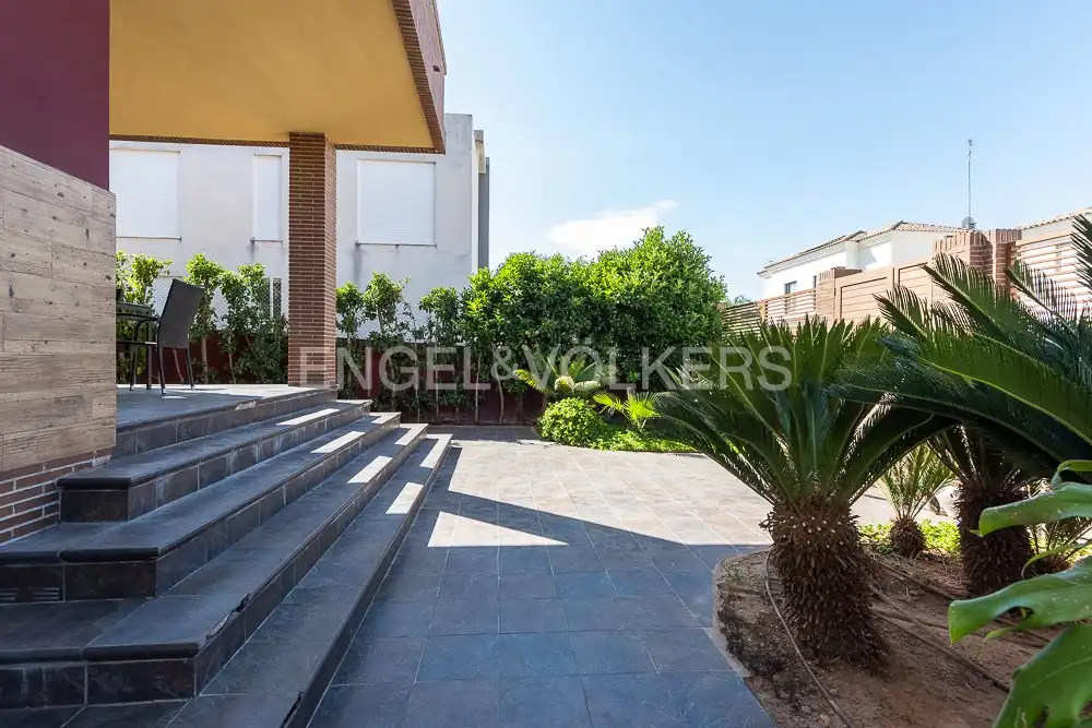Terrace of Houses for rent in Paterna  with Air Conditioner, Heating and Private garden
