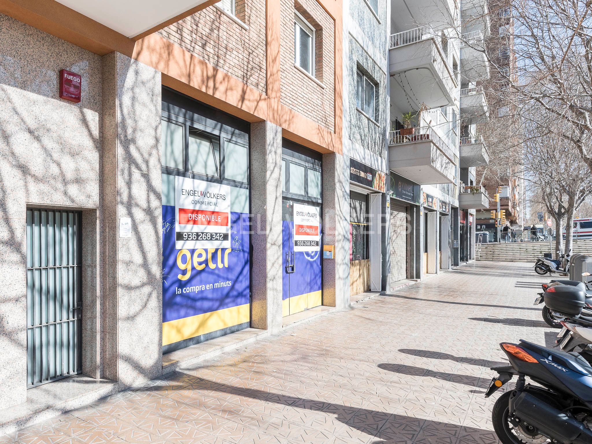 Vista exterior de Local en venda en  Barcelona Capital