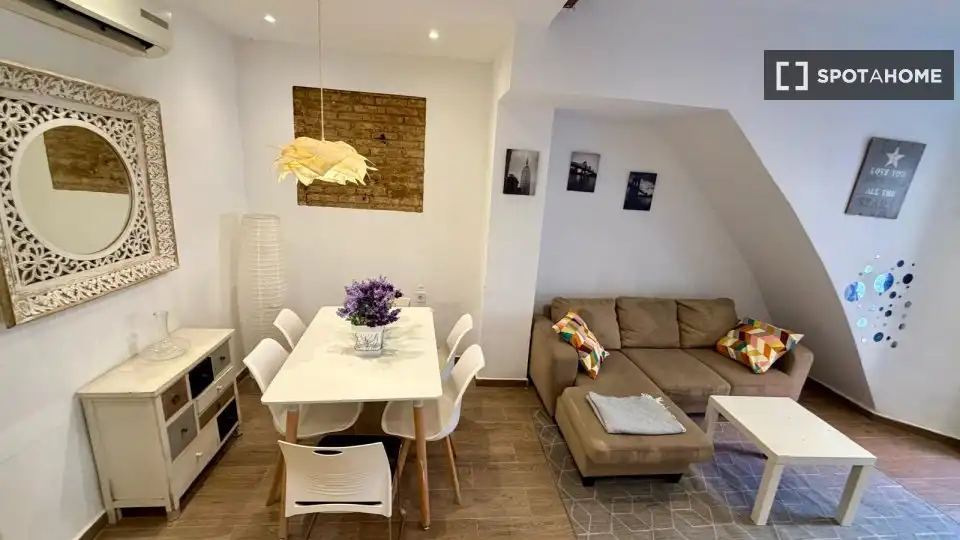 Living room of Flat for rent in Valencia  with Air Conditioner, Heating and Furnished