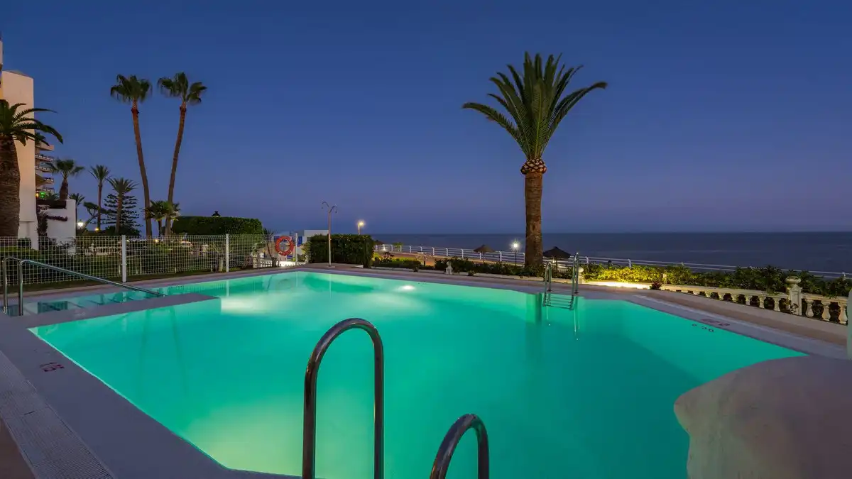 Piscina de Apartamento en venta en Torremolinos con Aire acondicionado, Terraza y Piscina comunitaria