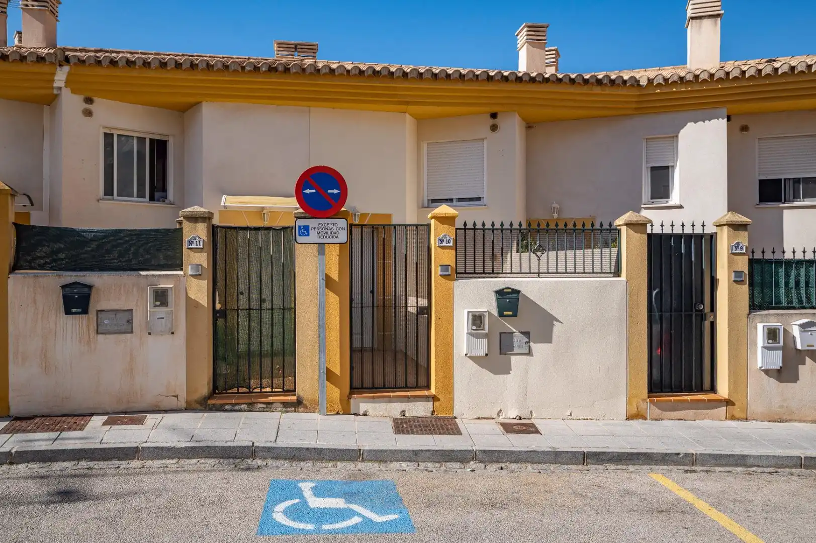 Exterior view of Houses for sale in Almuñécar