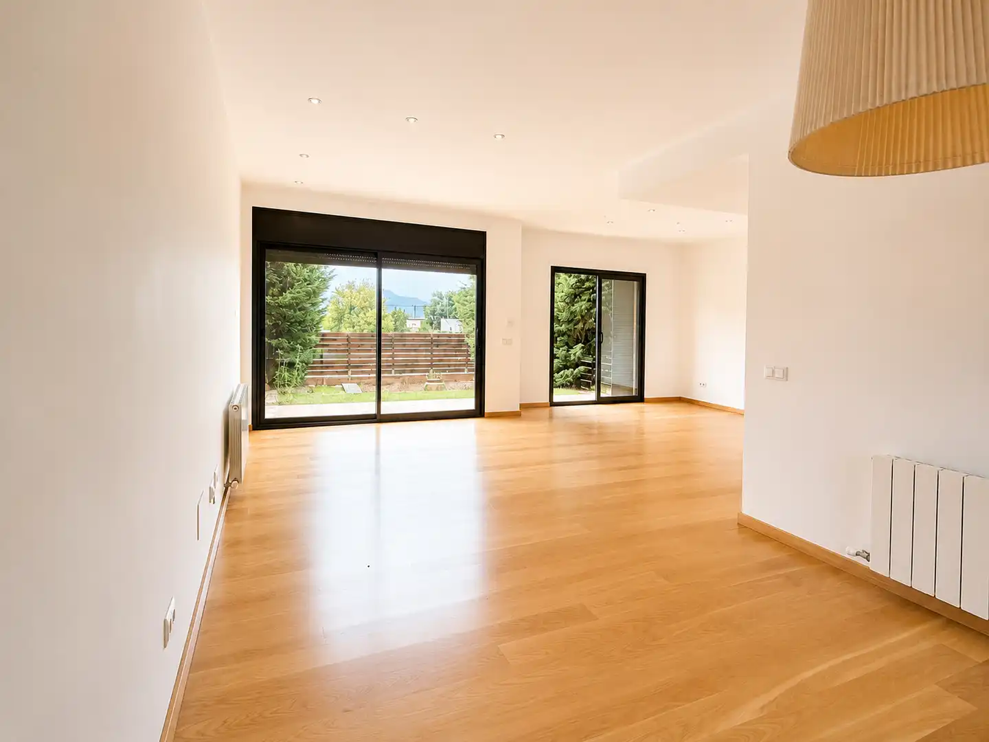Sala d'estar de Casa adosada en venda en Girona amb Calefacció i Terrassa