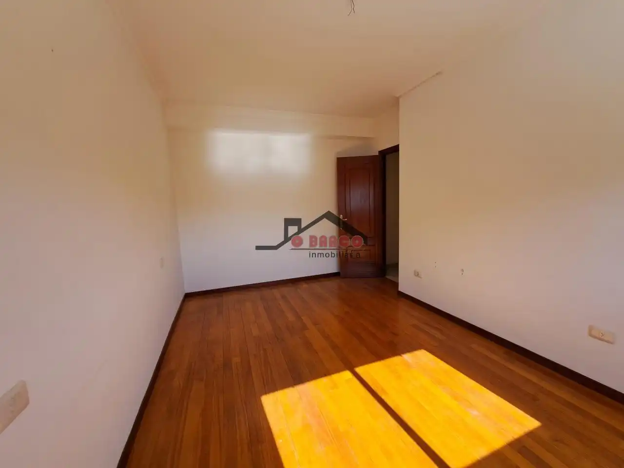 Habitación de Piso en venta en O Barco de Valdeorras   con Calefacción, Trastero y Balcón