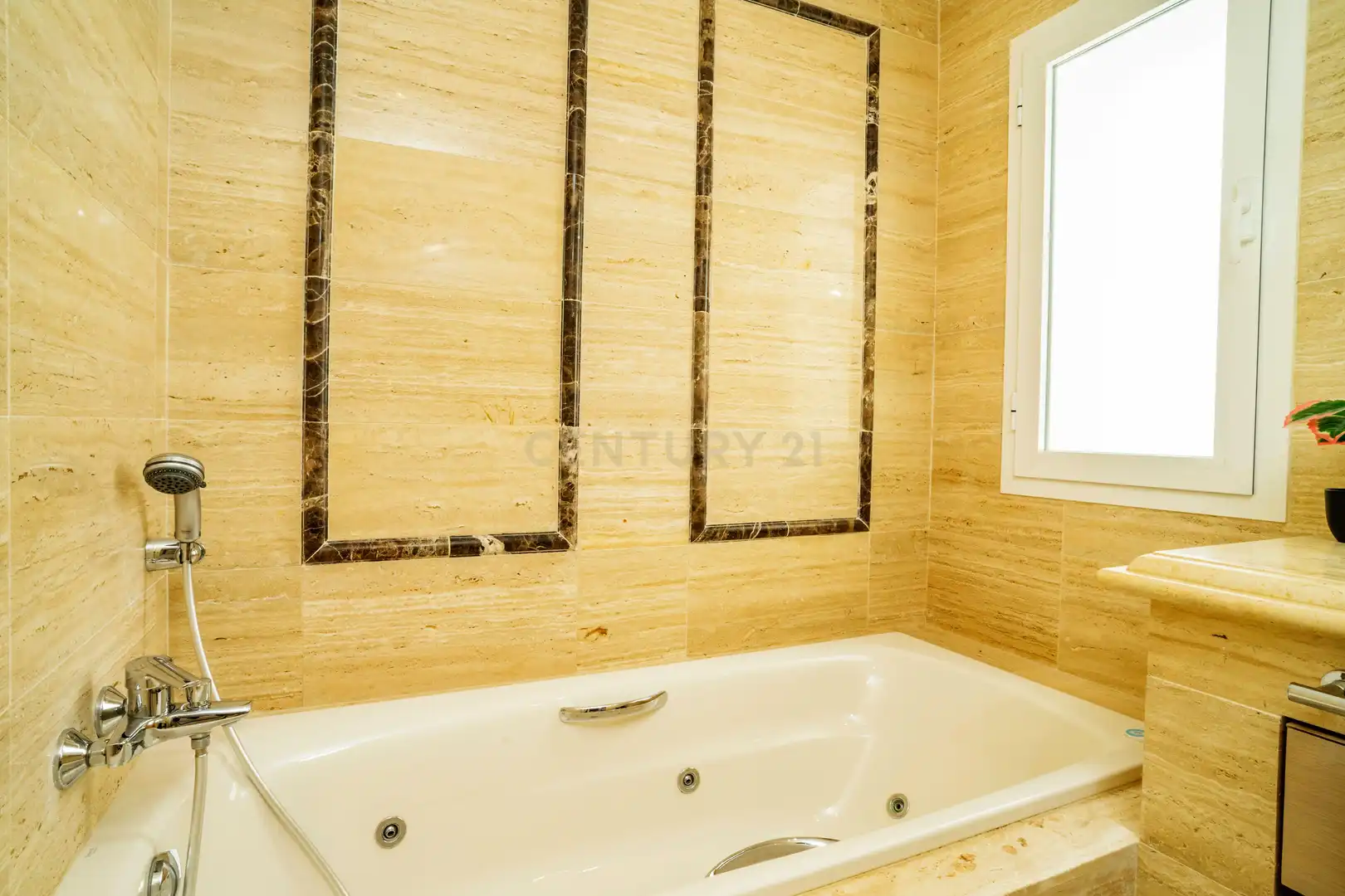 Bany de Apartament en venda en Marbella amb Aire condicionat, Traster i Rentadora