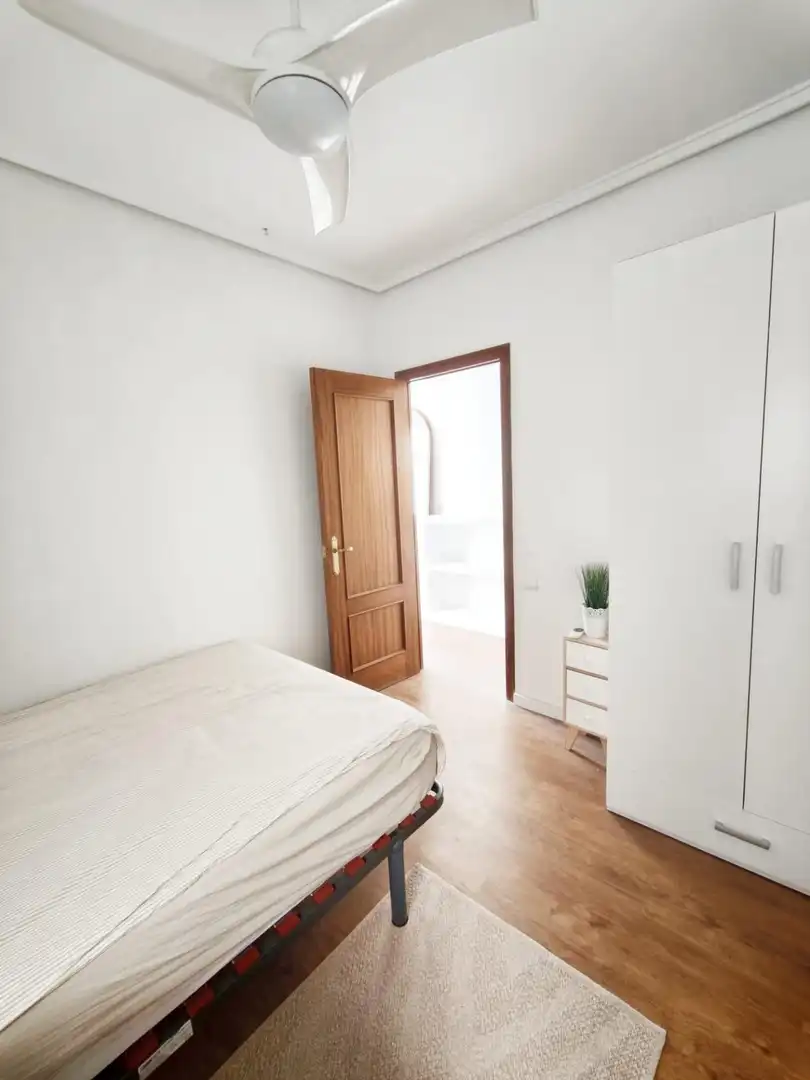 Bedroom of Flat for rent in Valencia  with Air Conditioner, Parquet flooring and Terrace