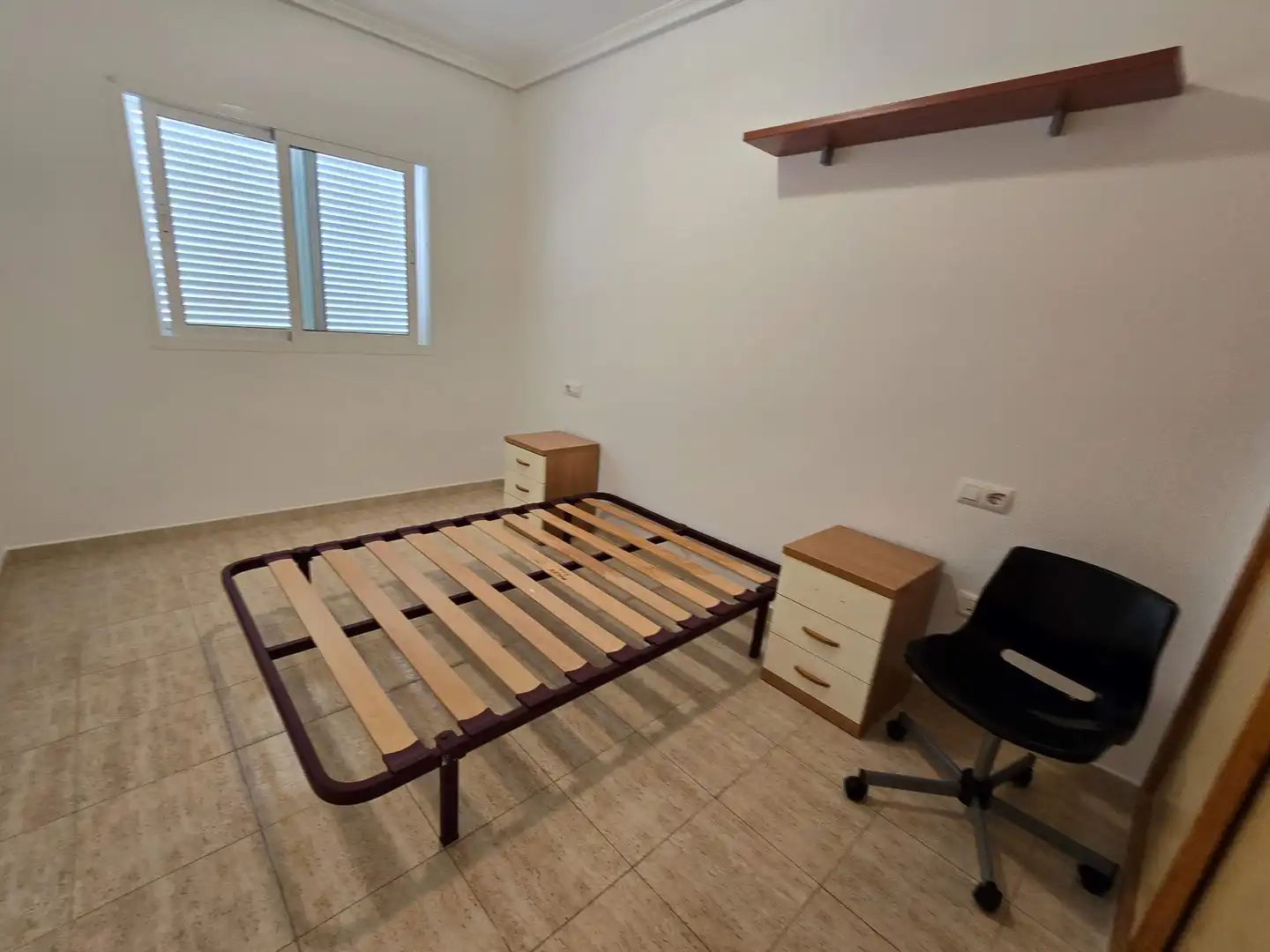 Habitación de Apartamento de alquiler en Santa Pola con Aire acondicionado, Terraza y Trastero