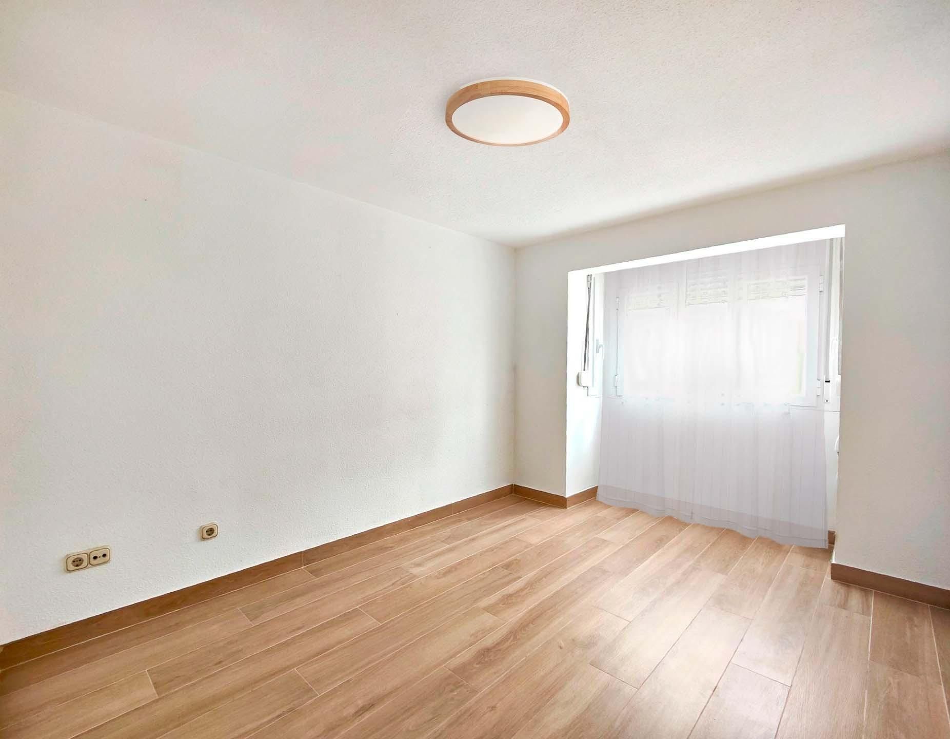Bedroom of Flat for sale in  Madrid Capital