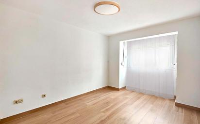 Bedroom of Flat for sale in  Madrid Capital