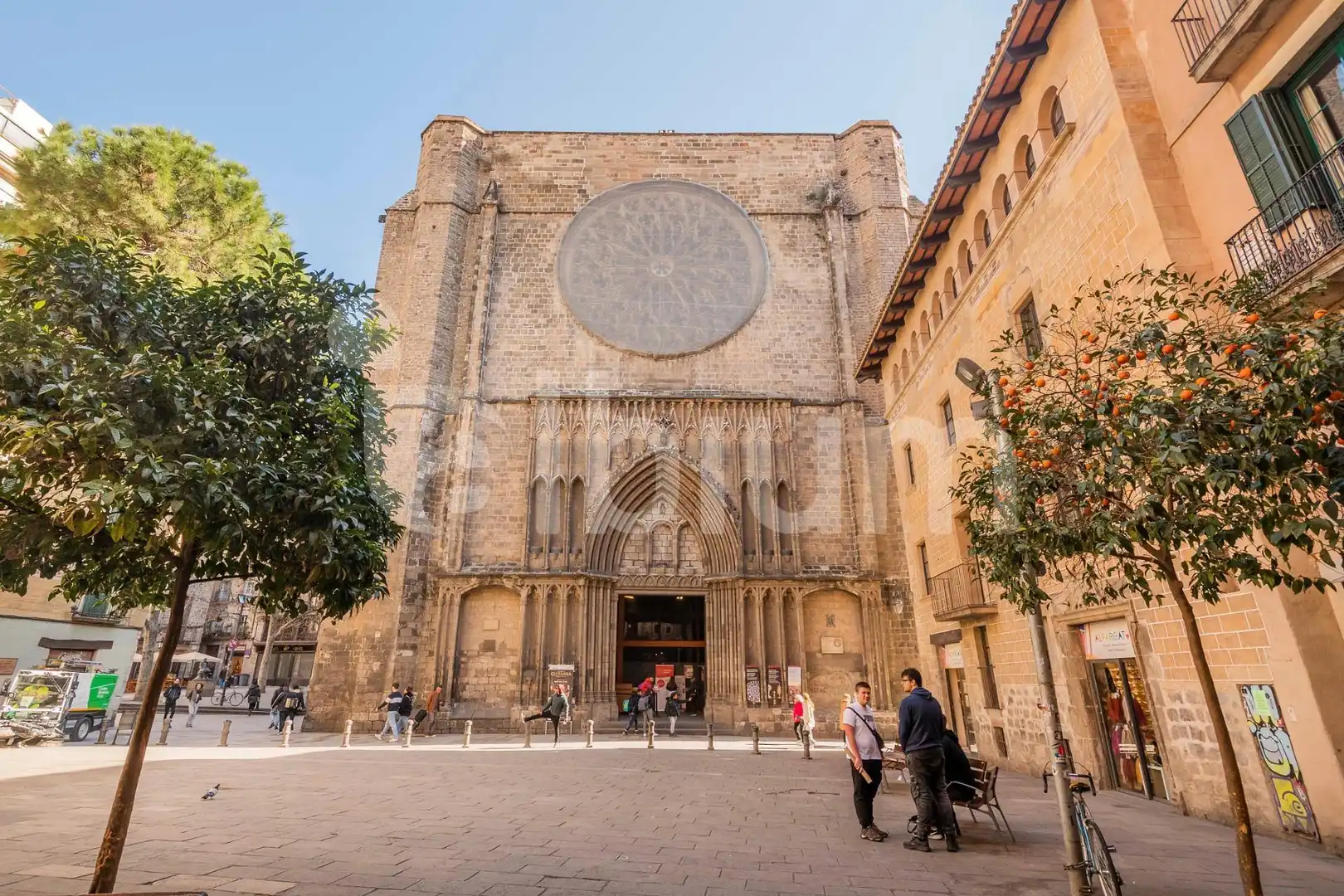 Vista exterior de Edifici en venda en Barcelona
