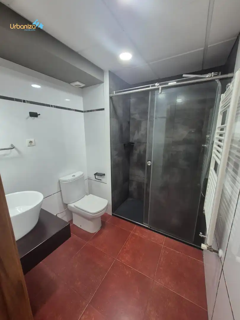Badezimmer von Wohnungen zur Miete in Badajoz mit Klimaanlage, Heizung und Möbliert