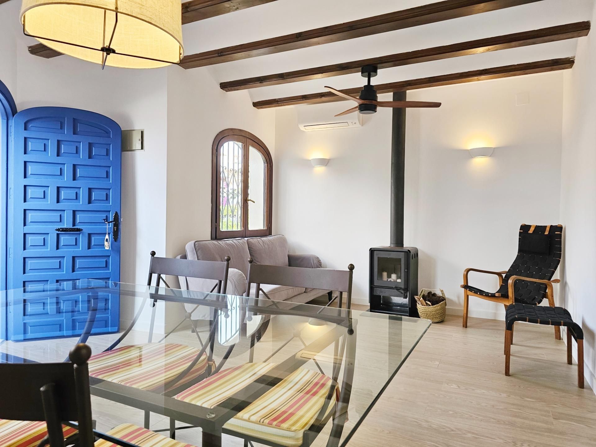 Sala d'estar de Casa o xalet de lloguer en Dénia amb Aire condicionat, Calefacció i Jardí privat