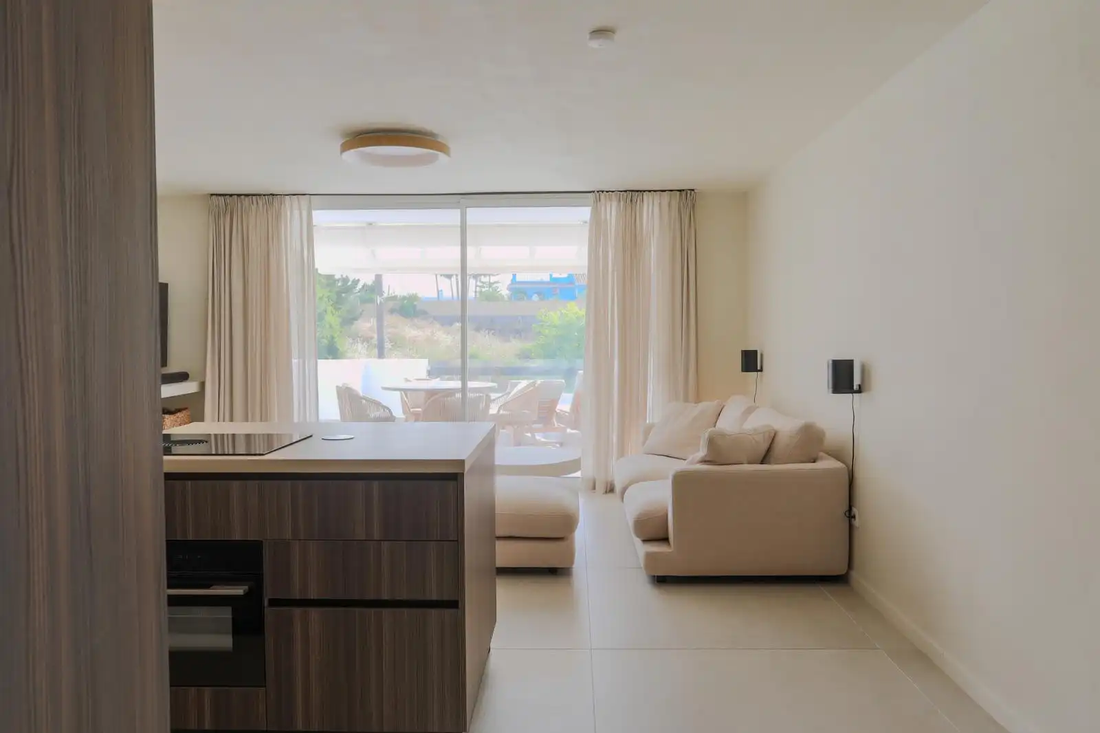 Sala de estar de Apartamento de alquiler en Estepona con Aire acondicionado, Terraza y Piscina