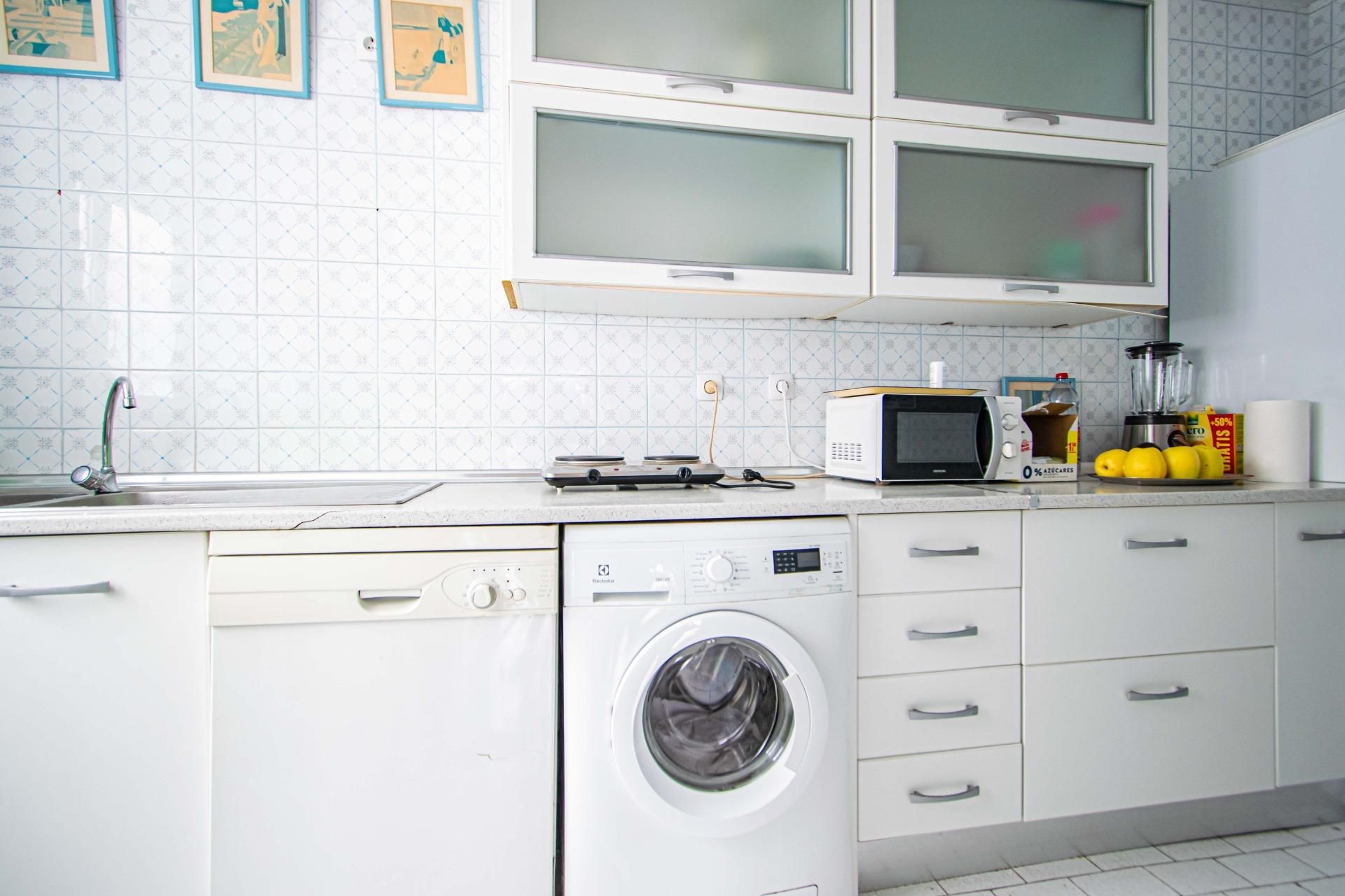 Kitchen of Flat for sale in  Sevilla Capital  with Air Conditioner and Balcony