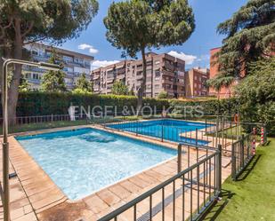 Swimming pool of Apartment to rent in  Madrid Capital  with Air Conditioner, Heating and Private garden