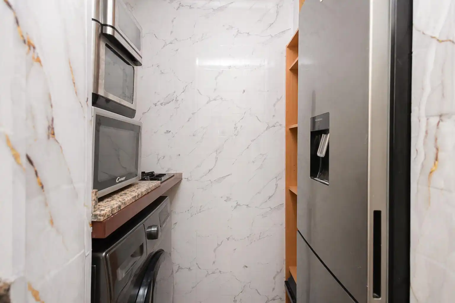 Küche von Wohnung zum Verkauf in Sant Boi de Llobregat mit Klimaanlage, Ofen und Balkon