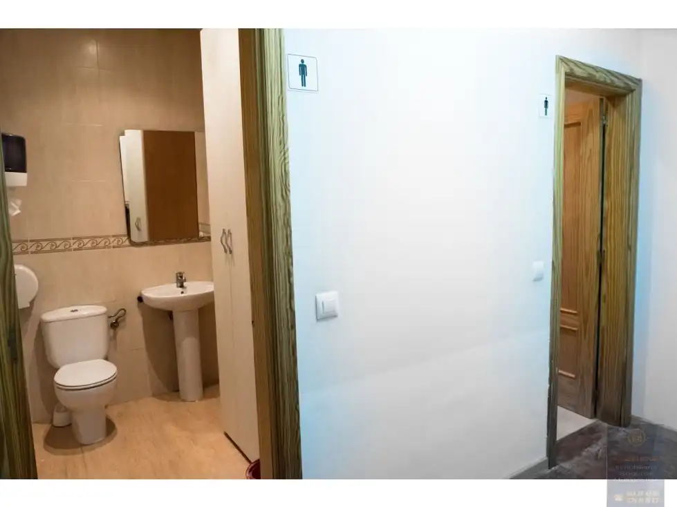 Badezimmer von Fabrikhallen zum Verkauf in Santa Cruz del Retamar
