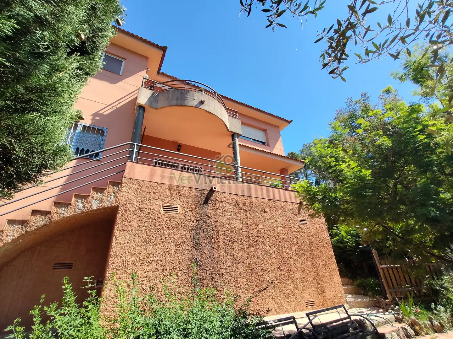 Vista exterior de Casa adosada en venta en Vallirana con Calefacción, Jardín privado y Terraza