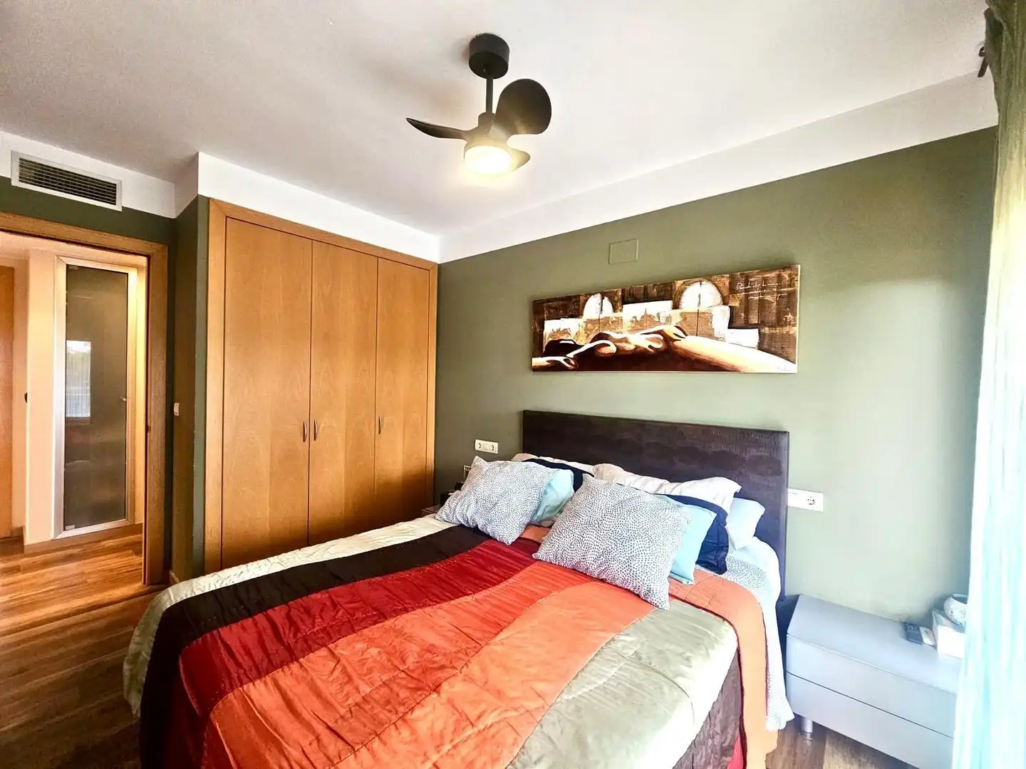 Schlafzimmer von Wohnung zum Verkauf in La Ràpita mit Klimaanlage, Heizung und Privatgarten