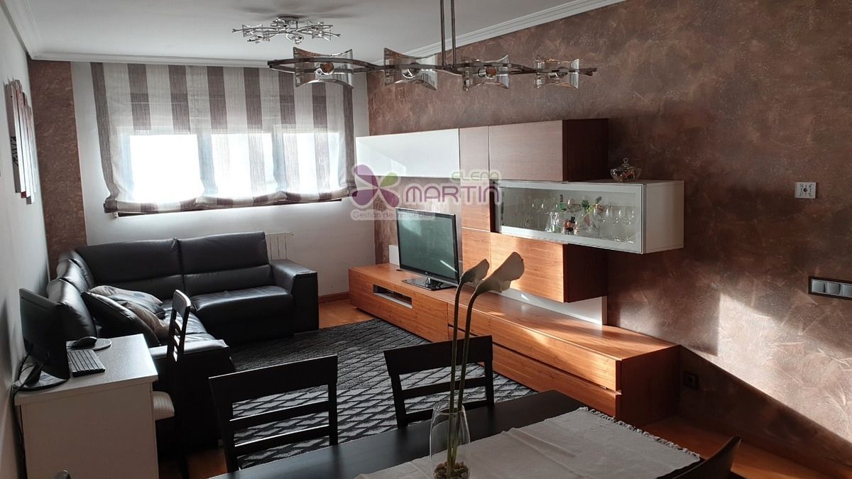 Sala d'estar de Pis en venda en Burgos Capital amb Calefacció, Terrassa i Traster