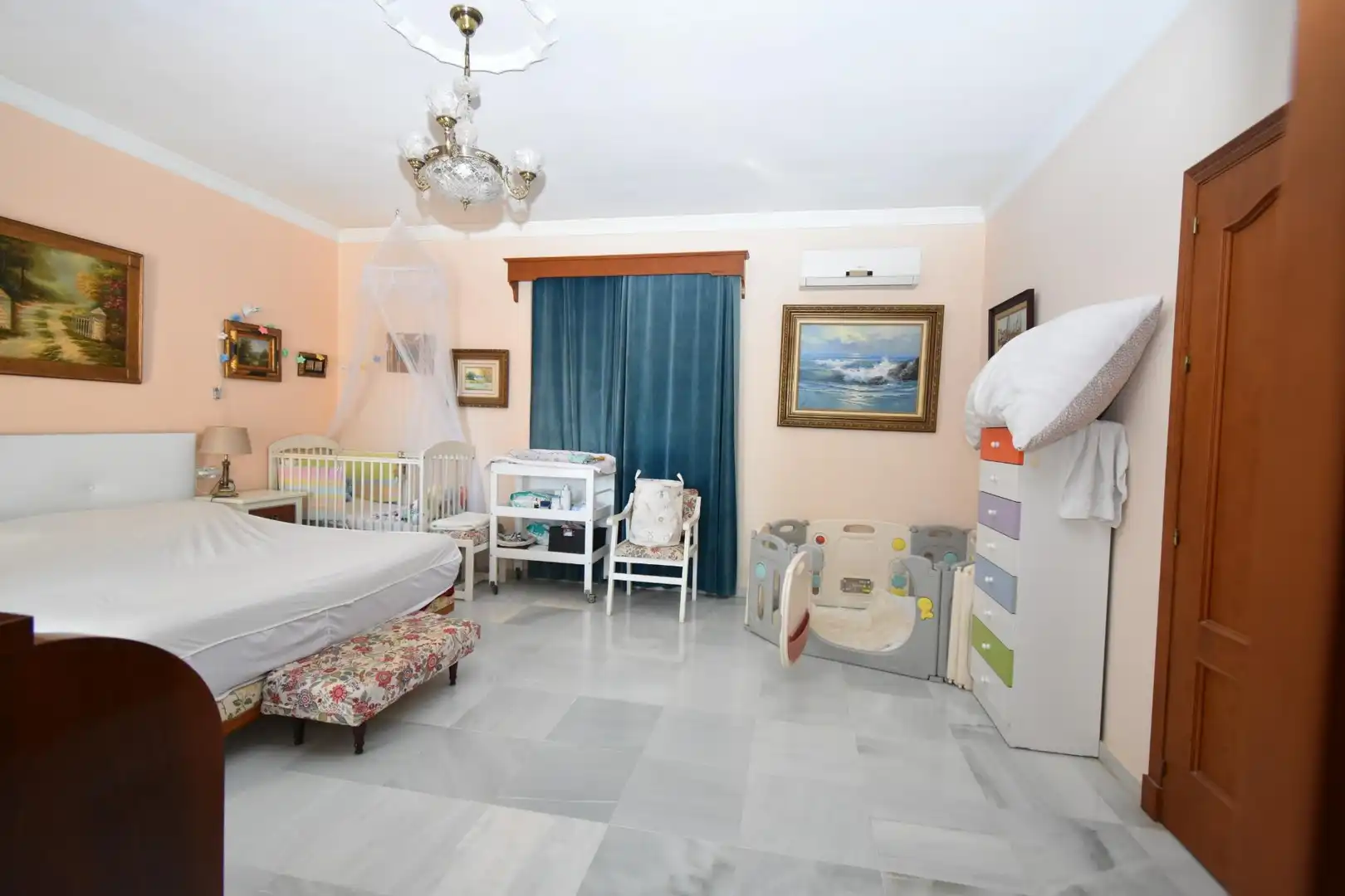 Bedroom of Houses for sale in Chiclana de la Frontera  with Air Conditioner, Heating and Private garden