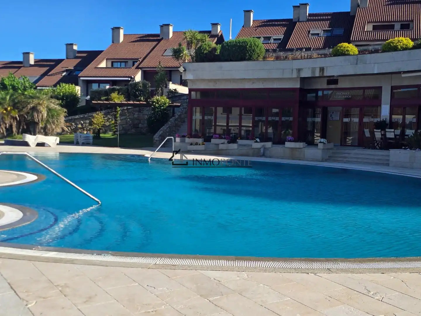 Piscina de Casa adosada de lloguer en O Grove   amb Calefacció, Terrassa i Traster