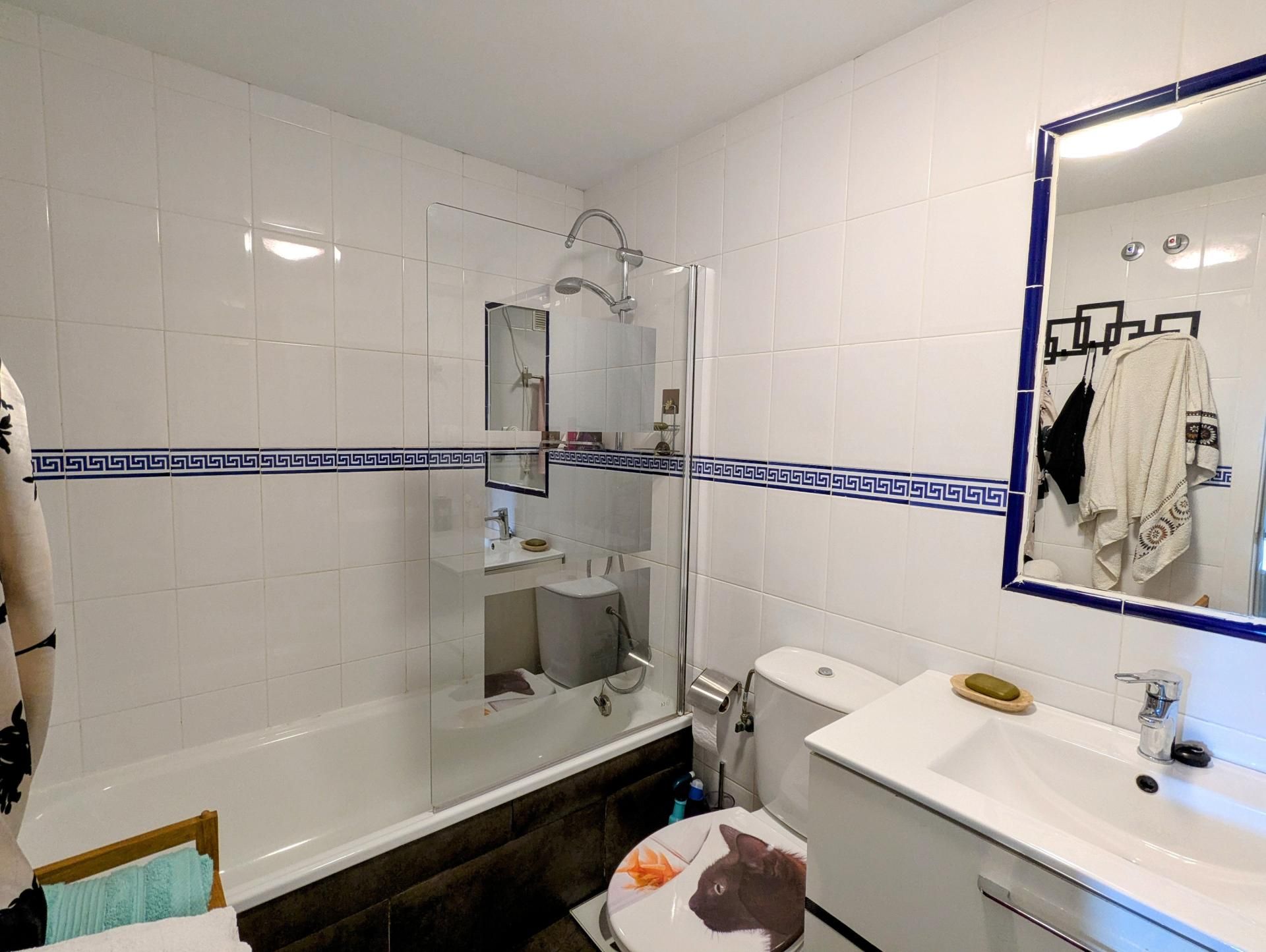 Bathroom of Flat for sale in Casares  with Terrace and Community pool